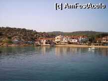[P15] Ormos Panagias, un mic port de unde se pleaca in croaziera la muntele Atos in fiecare dimineata la ora 9 un vas si la 9,30 alt vas. Tot de aici se poate cumpara peste bun si proaspat. » foto by edygilet74
 - 
<span class="allrVoted glyphicon glyphicon-heart hidden" id="av4735"></span>
<a class="m-l-10 hidden" id="sv4735" onclick="voting_Foto_DelVot(,4735,1265)" role="button">șterge vot <span class="glyphicon glyphicon-remove"></span></a>
<a id="v94735" class=" c-red"  onclick="voting_Foto_SetVot(4735)" role="button"><span class="glyphicon glyphicon-heart-empty"></span> <b>LIKE</b> = Votează poza</a> <img class="hidden"  id="f4735W9" src="/imagini/loader.gif" border="0" /><span class="AjErrMes hidden" id="e4735ErM"></span>