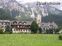 [P13] Biserica din Ramsau am Dachstein strajuita de muntii Dachstein » foto by doina_c24
 - 
<span class="allrVoted glyphicon glyphicon-heart hidden" id="av195130"></span>
<a class="m-l-10 hidden" id="sv195130" onclick="voting_Foto_DelVot(,195130,1674)" role="button">șterge vot <span class="glyphicon glyphicon-remove"></span></a>
<a id="v9195130" class=" c-red"  onclick="voting_Foto_SetVot(195130)" role="button"><span class="glyphicon glyphicon-heart-empty"></span> <b>LIKE</b> = Votează poza</a> <img class="hidden"  id="f195130W9" src="/imagini/loader.gif" border="0" /><span class="AjErrMes hidden" id="e195130ErM"></span>
