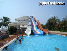 [P12] ...Pentru cei curajoși există o piscină cu 3 tobogane – 2 foarte rapide și unul lent, șerpuit – cu apa de 1,10 m... » foto by Utube
 - 
<span class="allrVoted glyphicon glyphicon-heart hidden" id="av133256"></span>
<a class="m-l-10 hidden" id="sv133256" onclick="voting_Foto_DelVot(,133256,173)" role="button">șterge vot <span class="glyphicon glyphicon-remove"></span></a>
<a id="v9133256" class=" c-red"  onclick="voting_Foto_SetVot(133256)" role="button"><span class="glyphicon glyphicon-heart-empty"></span> <b>LIKE</b> = Votează poza</a> <img class="hidden"  id="f133256W9" src="/imagini/loader.gif" border="0" /><span class="AjErrMes hidden" id="e133256ErM"></span>