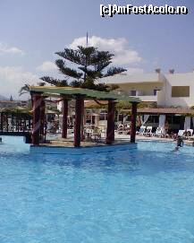 [P02] Piscina si terasa de la piscina » foto by liviup76
 - 
<span class="allrVoted glyphicon glyphicon-heart hidden" id="av303652"></span>
<a class="m-l-10 hidden" id="sv303652" onclick="voting_Foto_DelVot(,303652,2917)" role="button">șterge vot <span class="glyphicon glyphicon-remove"></span></a>
<a id="v9303652" class=" c-red"  onclick="voting_Foto_SetVot(303652)" role="button"><span class="glyphicon glyphicon-heart-empty"></span> <b>LIKE</b> = Votează poza</a> <img class="hidden"  id="f303652W9" src="/imagini/loader.gif" border="0" /><span class="AjErrMes hidden" id="e303652ErM"></span>