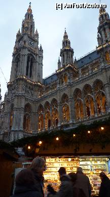 [P02] Targul din fata Primariei (Rathaus) » foto by brugner
 - 
<span class="allrVoted glyphicon glyphicon-heart hidden" id="av293813"></span>
<a class="m-l-10 hidden" id="sv293813" onclick="voting_Foto_DelVot(,293813,2985)" role="button">șterge vot <span class="glyphicon glyphicon-remove"></span></a>
<a id="v9293813" class=" c-red"  onclick="voting_Foto_SetVot(293813)" role="button"><span class="glyphicon glyphicon-heart-empty"></span> <b>LIKE</b> = Votează poza</a> <img class="hidden"  id="f293813W9" src="/imagini/loader.gif" border="0" /><span class="AjErrMes hidden" id="e293813ErM"></span>