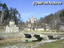 [P08] Drumul spre Castelul Bran - cam o jumătate de oră de mers pe jos de la pensiune, dar merită pentru priveliştea minunată pe care o oferă locurile! » foto by alela
 - 
<span class="allrVoted glyphicon glyphicon-heart hidden" id="av16055"></span>
<a class="m-l-10 hidden" id="sv16055" onclick="voting_Foto_DelVot(,16055,3244)" role="button">șterge vot <span class="glyphicon glyphicon-remove"></span></a>
<a id="v916055" class=" c-red"  onclick="voting_Foto_SetVot(16055)" role="button"><span class="glyphicon glyphicon-heart-empty"></span> <b>LIKE</b> = Votează poza</a> <img class="hidden"  id="f16055W9" src="/imagini/loader.gif" border="0" /><span class="AjErrMes hidden" id="e16055ErM"></span>
