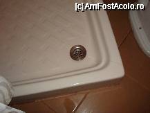 [P03] cada de la dus care era lipita de vasul de la toaleta si o baie micaaaaa » foto by ELENA1
 - 
<span class="allrVoted glyphicon glyphicon-heart hidden" id="av67916"></span>
<a class="m-l-10 hidden" id="sv67916" onclick="voting_Foto_DelVot(,67916,3324)" role="button">șterge vot <span class="glyphicon glyphicon-remove"></span></a>
<a id="v967916" class=" c-red"  onclick="voting_Foto_SetVot(67916)" role="button"><span class="glyphicon glyphicon-heart-empty"></span> <b>LIKE</b> = Votează poza</a> <img class="hidden"  id="f67916W9" src="/imagini/loader.gif" border="0" /><span class="AjErrMes hidden" id="e67916ErM"></span>