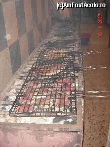 [P47] gratarele in piata de peste,tripoli.preturi fff mici » foto by travoice
 - 
<span class="allrVoted glyphicon glyphicon-heart hidden" id="av190463"></span>
<a class="m-l-10 hidden" id="sv190463" onclick="voting_Foto_DelVot(,190463,3410)" role="button">șterge vot <span class="glyphicon glyphicon-remove"></span></a>
<a id="v9190463" class=" c-red"  onclick="voting_Foto_SetVot(190463)" role="button"><span class="glyphicon glyphicon-heart-empty"></span> <b>LIKE</b> = Votează poza</a> <img class="hidden"  id="f190463W9" src="/imagini/loader.gif" border="0" /><span class="AjErrMes hidden" id="e190463ErM"></span>
