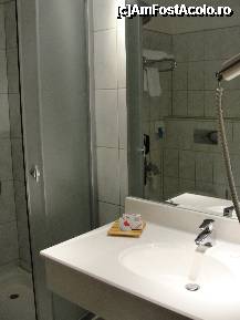 [P10] Chiuveta din baie si cabina de dus » foto by dananecula*
 - 
<span class="allrVoted glyphicon glyphicon-heart hidden" id="av243719"></span>
<a class="m-l-10 hidden" id="sv243719" onclick="voting_Foto_DelVot(,243719,3561)" role="button">șterge vot <span class="glyphicon glyphicon-remove"></span></a>
<a id="v9243719" class=" c-red"  onclick="voting_Foto_SetVot(243719)" role="button"><span class="glyphicon glyphicon-heart-empty"></span> <b>LIKE</b> = Votează poza</a> <img class="hidden"  id="f243719W9" src="/imagini/loader.gif" border="0" /><span class="AjErrMes hidden" id="e243719ErM"></span>