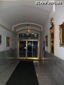 [P08] a doua intrare in hotel, cea cu cartela » foto by adrianag*
 - 
<span class="allrVoted glyphicon glyphicon-heart hidden" id="av74975"></span>
<a class="m-l-10 hidden" id="sv74975" onclick="voting_Foto_DelVot(,74975,3900)" role="button">șterge vot <span class="glyphicon glyphicon-remove"></span></a>
<a id="v974975" class=" c-red"  onclick="voting_Foto_SetVot(74975)" role="button"><span class="glyphicon glyphicon-heart-empty"></span> <b>LIKE</b> = Votează poza</a> <img class="hidden"  id="f74975W9" src="/imagini/loader.gif" border="0" /><span class="AjErrMes hidden" id="e74975ErM"></span>