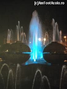 [P24] alta culoare,aceeasi fantana din fata hotelului Central » foto by ms65
 - 
<span class="allrVoted glyphicon glyphicon-heart hidden" id="av159989"></span>
<a class="m-l-10 hidden" id="sv159989" onclick="voting_Foto_DelVot(,159989,4199)" role="button">șterge vot <span class="glyphicon glyphicon-remove"></span></a>
<a id="v9159989" class=" c-red"  onclick="voting_Foto_SetVot(159989)" role="button"><span class="glyphicon glyphicon-heart-empty"></span> <b>LIKE</b> = Votează poza</a> <img class="hidden"  id="f159989W9" src="/imagini/loader.gif" border="0" /><span class="AjErrMes hidden" id="e159989ErM"></span>