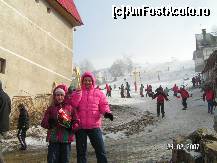 [P02] Primul contact cu statiunea, dupa ce-am inghetat 20 de minute atarnati de cablul telescaunului...nici aici nu mai era mare zapada...se vede... » foto by ileanaxperta*
 - 
<span class="allrVoted glyphicon glyphicon-heart hidden" id="av36276"></span>
<a class="m-l-10 hidden" id="sv36276" onclick="voting_Foto_DelVot(,36276,4283)" role="button">șterge vot <span class="glyphicon glyphicon-remove"></span></a>
<a id="v936276" class=" c-red"  onclick="voting_Foto_SetVot(36276)" role="button"><span class="glyphicon glyphicon-heart-empty"></span> <b>LIKE</b> = Votează poza</a> <img class="hidden"  id="f36276W9" src="/imagini/loader.gif" border="0" /><span class="AjErrMes hidden" id="e36276ErM"></span>