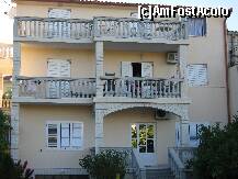 [P03] Vila unde am stat in Okrug Gornji, pe insula Ciovo. Balconul e accesibil din bucatarie, comuna intregului etaj. » foto by vlm408
 - 
<span class="allrVoted glyphicon glyphicon-heart hidden" id="av124159"></span>
<a class="m-l-10 hidden" id="sv124159" onclick="voting_Foto_DelVot(,124159,631)" role="button">șterge vot <span class="glyphicon glyphicon-remove"></span></a>
<a id="v9124159" class=" c-red"  onclick="voting_Foto_SetVot(124159)" role="button"><span class="glyphicon glyphicon-heart-empty"></span> <b>LIKE</b> = Votează poza</a> <img class="hidden"  id="f124159W9" src="/imagini/loader.gif" border="0" /><span class="AjErrMes hidden" id="e124159ErM"></span>