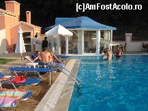 [P04] Piscina hotelului, cu barul functional. Bauturile erau la preturi rezonabile. Recomand Philoxenia Special - un cocktail de mare angajament. » foto by alexandruduma
 - 
<span class="allrVoted glyphicon glyphicon-heart hidden" id="av19551"></span>
<a class="m-l-10 hidden" id="sv19551" onclick="voting_Foto_DelVot(,19551,868)" role="button">șterge vot <span class="glyphicon glyphicon-remove"></span></a>
<a id="v919551" class=" c-red"  onclick="voting_Foto_SetVot(19551)" role="button"><span class="glyphicon glyphicon-heart-empty"></span> <b>LIKE</b> = Votează poza</a> <img class="hidden"  id="f19551W9" src="/imagini/loader.gif" border="0" /><span class="AjErrMes hidden" id="e19551ErM"></span>