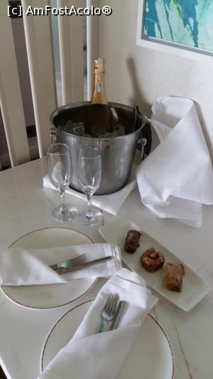 [P19] Si am primit sampanie, a fost delicioasa » foto by ioana74
 - 
<span class="allrVoted glyphicon glyphicon-heart hidden" id="av903033"></span>
<a class="m-l-10 hidden" id="sv903033" onclick="voting_Foto_DelVot(,903033,10)" role="button">șterge vot <span class="glyphicon glyphicon-remove"></span></a>
<a id="v9903033" class=" c-red"  onclick="voting_Foto_SetVot(903033)" role="button"><span class="glyphicon glyphicon-heart-empty"></span> <b>LIKE</b> = Votează poza</a> <img class="hidden"  id="f903033W9" src="/imagini/loader.gif" border="0" /><span class="AjErrMes hidden" id="e903033ErM"></span>