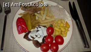 [P15] Restaurant principal » foto by lilian_marius
 - 
<span class="allrVoted glyphicon glyphicon-heart hidden" id="av759768"></span>
<a class="m-l-10 hidden" id="sv759768" onclick="voting_Foto_DelVot(,759768,10)" role="button">șterge vot <span class="glyphicon glyphicon-remove"></span></a>
<a id="v9759768" class=" c-red"  onclick="voting_Foto_SetVot(759768)" role="button"><span class="glyphicon glyphicon-heart-empty"></span> <b>LIKE</b> = Votează poza</a> <img class="hidden"  id="f759768W9" src="/imagini/loader.gif" border="0" /><span class="AjErrMes hidden" id="e759768ErM"></span>