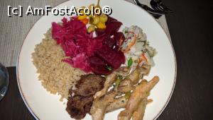 [P16] Restaurant principal » foto by lilian_marius
 - 
<span class="allrVoted glyphicon glyphicon-heart hidden" id="av759769"></span>
<a class="m-l-10 hidden" id="sv759769" onclick="voting_Foto_DelVot(,759769,10)" role="button">șterge vot <span class="glyphicon glyphicon-remove"></span></a>
<a id="v9759769" class=" c-red"  onclick="voting_Foto_SetVot(759769)" role="button"><span class="glyphicon glyphicon-heart-empty"></span> <b>LIKE</b> = Votează poza</a> <img class="hidden"  id="f759769W9" src="/imagini/loader.gif" border="0" /><span class="AjErrMes hidden" id="e759769ErM"></span>