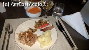 [P28] Restaurantul principal » foto by lilian_marius
 - 
<span class="allrVoted glyphicon glyphicon-heart hidden" id="av759785"></span>
<a class="m-l-10 hidden" id="sv759785" onclick="voting_Foto_DelVot(,759785,10)" role="button">șterge vot <span class="glyphicon glyphicon-remove"></span></a>
<a id="v9759785" class=" c-red"  onclick="voting_Foto_SetVot(759785)" role="button"><span class="glyphicon glyphicon-heart-empty"></span> <b>LIKE</b> = Votează poza</a> <img class="hidden"  id="f759785W9" src="/imagini/loader.gif" border="0" /><span class="AjErrMes hidden" id="e759785ErM"></span>