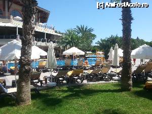 [P02] Piscina principala... pe fundal in stanga una din terasele restaurantului principal » foto by peekoo
 - 
<span class="allrVoted glyphicon glyphicon-heart hidden" id="av693544"></span>
<a class="m-l-10 hidden" id="sv693544" onclick="voting_Foto_DelVot(,693544,10)" role="button">șterge vot <span class="glyphicon glyphicon-remove"></span></a>
<a id="v9693544" class=" c-red"  onclick="voting_Foto_SetVot(693544)" role="button"><span class="glyphicon glyphicon-heart-empty"></span> <b>LIKE</b> = Votează poza</a> <img class="hidden"  id="f693544W9" src="/imagini/loader.gif" border="0" /><span class="AjErrMes hidden" id="e693544ErM"></span>