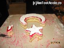 [P14] A fost un tort cu steagul Turciei pe care unul din ospatari la taiat in bucati pina a ramas ce se vede.
A fost servit in seara turceasca » foto by sandu1971
 - 
<span class="allrVoted glyphicon glyphicon-heart hidden" id="av90685"></span>
<a class="m-l-10 hidden" id="sv90685" onclick="voting_Foto_DelVot(,90685,101)" role="button">șterge vot <span class="glyphicon glyphicon-remove"></span></a>
<a id="v990685" class=" c-red"  onclick="voting_Foto_SetVot(90685)" role="button"><span class="glyphicon glyphicon-heart-empty"></span> <b>LIKE</b> = Votează poza</a> <img class="hidden"  id="f90685W9" src="/imagini/loader.gif" border="0" /><span class="AjErrMes hidden" id="e90685ErM"></span>