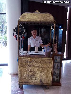[P12] Cafeaua turcească din lobby, servire ireproșabilă!  » foto by T&T*
 - 
<span class="allrVoted glyphicon glyphicon-heart hidden" id="av653314"></span>
<a class="m-l-10 hidden" id="sv653314" onclick="voting_Foto_DelVot(,653314,111)" role="button">șterge vot <span class="glyphicon glyphicon-remove"></span></a>
<a id="v9653314" class=" c-red"  onclick="voting_Foto_SetVot(653314)" role="button"><span class="glyphicon glyphicon-heart-empty"></span> <b>LIKE</b> = Votează poza</a> <img class="hidden"  id="f653314W9" src="/imagini/loader.gif" border="0" /><span class="AjErrMes hidden" id="e653314ErM"></span>