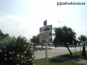 [P05] Aici vom face dreapta spre Kemer, ca asa arata indicatorul.  » foto by vega06
 - 
<span class="allrVoted glyphicon glyphicon-heart hidden" id="av570660"></span>
<a class="m-l-10 hidden" id="sv570660" onclick="voting_Foto_DelVot(,570660,114)" role="button">șterge vot <span class="glyphicon glyphicon-remove"></span></a>
<a id="v9570660" class=" c-red"  onclick="voting_Foto_SetVot(570660)" role="button"><span class="glyphicon glyphicon-heart-empty"></span> <b>LIKE</b> = Votează poza</a> <img class="hidden"  id="f570660W9" src="/imagini/loader.gif" border="0" /><span class="AjErrMes hidden" id="e570660ErM"></span>
