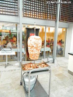 [P16] kebab la discretie pacat ca nu aveau lipie.  » foto by manuta_1969
 - 
<span class="allrVoted glyphicon glyphicon-heart hidden" id="av351292"></span>
<a class="m-l-10 hidden" id="sv351292" onclick="voting_Foto_DelVot(,351292,13)" role="button">șterge vot <span class="glyphicon glyphicon-remove"></span></a>
<a id="v9351292" class=" c-red"  onclick="voting_Foto_SetVot(351292)" role="button"><span class="glyphicon glyphicon-heart-empty"></span> <b>LIKE</b> = Votează poza</a> <img class="hidden"  id="f351292W9" src="/imagini/loader.gif" border="0" /><span class="AjErrMes hidden" id="e351292ErM"></span>