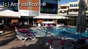 [P04] Piscinele si o parte din terasa, cu intrarea / iesirea in partea opusa intrarii principale » foto by Scorpions
 - 
<span class="allrVoted glyphicon glyphicon-heart hidden" id="av1114424"></span>
<a class="m-l-10 hidden" id="sv1114424" onclick="voting_Foto_DelVot(,1114424,130)" role="button">șterge vot <span class="glyphicon glyphicon-remove"></span></a>
<a id="v91114424" class=" c-red"  onclick="voting_Foto_SetVot(1114424)" role="button"><span class="glyphicon glyphicon-heart-empty"></span> <b>LIKE</b> = Votează poza</a> <img class="hidden"  id="f1114424W9" src="/imagini/loader.gif" border="0" /><span class="AjErrMes hidden" id="e1114424ErM"></span>