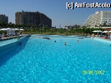 [P11] piscina cu valuri si in stanga una din piscinele pentru copii » foto by calingolea
 - 
<span class="allrVoted glyphicon glyphicon-heart hidden" id="av267"></span>
<a class="m-l-10 hidden" id="sv267" onclick="voting_Foto_DelVot(,267,14)" role="button">șterge vot <span class="glyphicon glyphicon-remove"></span></a>
<a id="v9267" class=" c-red"  onclick="voting_Foto_SetVot(267)" role="button"><span class="glyphicon glyphicon-heart-empty"></span> <b>LIKE</b> = Votează poza</a> <img class="hidden"  id="f267W9" src="/imagini/loader.gif" border="0" /><span class="AjErrMes hidden" id="e267ErM"></span>