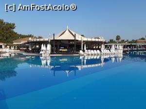 [P20] Pool-bar-ul. In stanga inghetata si cafelute, in dreapta burgeri, cartofi prajiti, ayran si gofre » foto by valimi
 - 
<span class="allrVoted glyphicon glyphicon-heart hidden" id="av1117421"></span>
<a class="m-l-10 hidden" id="sv1117421" onclick="voting_Foto_DelVot(,1117421,159)" role="button">șterge vot <span class="glyphicon glyphicon-remove"></span></a>
<a id="v91117421" class=" c-red"  onclick="voting_Foto_SetVot(1117421)" role="button"><span class="glyphicon glyphicon-heart-empty"></span> <b>LIKE</b> = Votează poza</a> <img class="hidden"  id="f1117421W9" src="/imagini/loader.gif" border="0" /><span class="AjErrMes hidden" id="e1117421ErM"></span>
