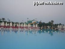 [P11] Podul care desparte in doua piscina, iar pe fundal suita de tobogane de la hotel. » foto by amota
 - 
<span class="allrVoted glyphicon glyphicon-heart hidden" id="av168167"></span>
<a class="m-l-10 hidden" id="sv168167" onclick="voting_Foto_DelVot(,168167,16)" role="button">șterge vot <span class="glyphicon glyphicon-remove"></span></a>
<a id="v9168167" class=" c-red"  onclick="voting_Foto_SetVot(168167)" role="button"><span class="glyphicon glyphicon-heart-empty"></span> <b>LIKE</b> = Votează poza</a> <img class="hidden"  id="f168167W9" src="/imagini/loader.gif" border="0" /><span class="AjErrMes hidden" id="e168167ErM"></span>