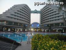 [P08] Seara, dupa ce s-a terminat programul la piscina. Poza realizata de pe insula din mijlocul piscinei. » foto by amota
 - 
<span class="allrVoted glyphicon glyphicon-heart hidden" id="av168164"></span>
<a class="m-l-10 hidden" id="sv168164" onclick="voting_Foto_DelVot(,168164,16)" role="button">șterge vot <span class="glyphicon glyphicon-remove"></span></a>
<a id="v9168164" class=" c-red"  onclick="voting_Foto_SetVot(168164)" role="button"><span class="glyphicon glyphicon-heart-empty"></span> <b>LIKE</b> = Votează poza</a> <img class="hidden"  id="f168164W9" src="/imagini/loader.gif" border="0" /><span class="AjErrMes hidden" id="e168164ErM"></span>