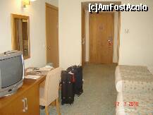 [P03] camera cu mocheta pe jos, tv, ac si mini-bar umplut zilnic » foto by geany_m
 - 
<span class="allrVoted glyphicon glyphicon-heart hidden" id="av124184"></span>
<a class="m-l-10 hidden" id="sv124184" onclick="voting_Foto_DelVot(,124184,16)" role="button">șterge vot <span class="glyphicon glyphicon-remove"></span></a>
<a id="v9124184" class=" c-red"  onclick="voting_Foto_SetVot(124184)" role="button"><span class="glyphicon glyphicon-heart-empty"></span> <b>LIKE</b> = Votează poza</a> <img class="hidden"  id="f124184W9" src="/imagini/loader.gif" border="0" /><span class="AjErrMes hidden" id="e124184ErM"></span>