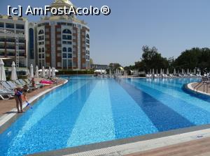 [P27] Delphin Be Grand - una dintre cele două piscine din fața hotelului,  » foto by Cris
 - 
<span class="allrVoted glyphicon glyphicon-heart hidden" id="av851544"></span>
<a class="m-l-10 hidden" id="sv851544" onclick="voting_Foto_DelVot(,851544,175)" role="button">șterge vot <span class="glyphicon glyphicon-remove"></span></a>
<a id="v9851544" class=" c-red"  onclick="voting_Foto_SetVot(851544)" role="button"><span class="glyphicon glyphicon-heart-empty"></span> <b>LIKE</b> = Votează poza</a> <img class="hidden"  id="f851544W9" src="/imagini/loader.gif" border="0" /><span class="AjErrMes hidden" id="e851544ErM"></span>