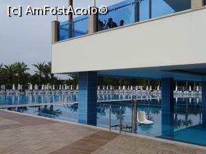 [P31] Delphin Be Grand - sus este terasa restaurantului principal. Piscina care este pe jumătate acoperită este încălzită, apa avea 29 grade.  » foto by Cris
 - 
<span class="allrVoted glyphicon glyphicon-heart hidden" id="av851548"></span>
<a class="m-l-10 hidden" id="sv851548" onclick="voting_Foto_DelVot(,851548,175)" role="button">șterge vot <span class="glyphicon glyphicon-remove"></span></a>
<a id="v9851548" class=" c-red"  onclick="voting_Foto_SetVot(851548)" role="button"><span class="glyphicon glyphicon-heart-empty"></span> <b>LIKE</b> = Votează poza</a> <img class="hidden"  id="f851548W9" src="/imagini/loader.gif" border="0" /><span class="AjErrMes hidden" id="e851548ErM"></span>