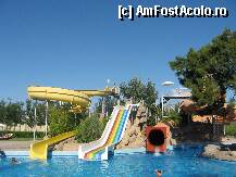 [P27] piscina cu cele 3 tobogane, cel rosu inchis si de mare viteza, cel galben , lent si cel in culoarea curcubeului pentru cei mai fricosi » foto by gioko
 - 
<span class="allrVoted glyphicon glyphicon-heart hidden" id="av179393"></span>
<a class="m-l-10 hidden" id="sv179393" onclick="voting_Foto_DelVot(,179393,175)" role="button">șterge vot <span class="glyphicon glyphicon-remove"></span></a>
<a id="v9179393" class=" c-red"  onclick="voting_Foto_SetVot(179393)" role="button"><span class="glyphicon glyphicon-heart-empty"></span> <b>LIKE</b> = Votează poza</a> <img class="hidden"  id="f179393W9" src="/imagini/loader.gif" border="0" /><span class="AjErrMes hidden" id="e179393ErM"></span>