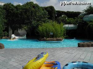 [P16] aquapark, două tobogane » foto by barbu minel
 - 
<span class="allrVoted glyphicon glyphicon-heart hidden" id="av567400"></span>
<a class="m-l-10 hidden" id="sv567400" onclick="voting_Foto_DelVot(,567400,181)" role="button">șterge vot <span class="glyphicon glyphicon-remove"></span></a>
<a id="v9567400" class=" c-red"  onclick="voting_Foto_SetVot(567400)" role="button"><span class="glyphicon glyphicon-heart-empty"></span> <b>LIKE</b> = Votează poza</a> <img class="hidden"  id="f567400W9" src="/imagini/loader.gif" border="0" /><span class="AjErrMes hidden" id="e567400ErM"></span>