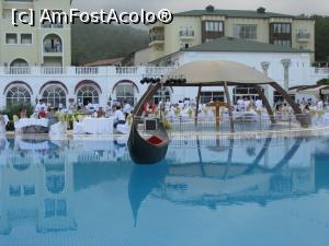 [P13] Cina festiva la piscina » foto by bobocu
 - 
<span class="allrVoted glyphicon glyphicon-heart hidden" id="av940061"></span>
<a class="m-l-10 hidden" id="sv940061" onclick="voting_Foto_DelVot(,940061,184)" role="button">șterge vot <span class="glyphicon glyphicon-remove"></span></a>
<a id="v9940061" class=" c-red"  onclick="voting_Foto_SetVot(940061)" role="button"><span class="glyphicon glyphicon-heart-empty"></span> <b>LIKE</b> = Votează poza</a> <img class="hidden"  id="f940061W9" src="/imagini/loader.gif" border="0" /><span class="AjErrMes hidden" id="e940061ErM"></span>