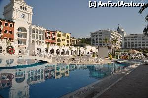 [P13] Cladirea principala cu piscina mare » foto by Catzus
 - 
<span class="allrVoted glyphicon glyphicon-heart hidden" id="av527705"></span>
<a class="m-l-10 hidden" id="sv527705" onclick="voting_Foto_DelVot(,527705,184)" role="button">șterge vot <span class="glyphicon glyphicon-remove"></span></a>
<a id="v9527705" class=" c-red"  onclick="voting_Foto_SetVot(527705)" role="button"><span class="glyphicon glyphicon-heart-empty"></span> <b>LIKE</b> = Votează poza</a> <img class="hidden"  id="f527705W9" src="/imagini/loader.gif" border="0" /><span class="AjErrMes hidden" id="e527705ErM"></span>