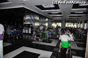 [P22] Una din zonele de luat masa din interior » foto by Catzus
 - 
<span class="allrVoted glyphicon glyphicon-heart hidden" id="av527714"></span>
<a class="m-l-10 hidden" id="sv527714" onclick="voting_Foto_DelVot(,527714,184)" role="button">șterge vot <span class="glyphicon glyphicon-remove"></span></a>
<a id="v9527714" class=" c-red"  onclick="voting_Foto_SetVot(527714)" role="button"><span class="glyphicon glyphicon-heart-empty"></span> <b>LIKE</b> = Votează poza</a> <img class="hidden"  id="f527714W9" src="/imagini/loader.gif" border="0" /><span class="AjErrMes hidden" id="e527714ErM"></span>