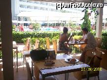 [P07] pe terasa restaurantului » foto by CalinSt
 - 
<span class="allrVoted glyphicon glyphicon-heart hidden" id="av271100"></span>
<a class="m-l-10 hidden" id="sv271100" onclick="voting_Foto_DelVot(,271100,198)" role="button">șterge vot <span class="glyphicon glyphicon-remove"></span></a>
<a id="v9271100" class=" c-red"  onclick="voting_Foto_SetVot(271100)" role="button"><span class="glyphicon glyphicon-heart-empty"></span> <b>LIKE</b> = Votează poza</a> <img class="hidden"  id="f271100W9" src="/imagini/loader.gif" border="0" /><span class="AjErrMes hidden" id="e271100ErM"></span>