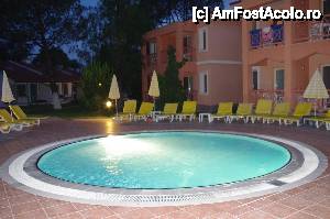 [P20] Piscina pentru copii din complex - seara » foto by cdiana
 - 
<span class="allrVoted glyphicon glyphicon-heart hidden" id="av432978"></span>
<a class="m-l-10 hidden" id="sv432978" onclick="voting_Foto_DelVot(,432978,21)" role="button">șterge vot <span class="glyphicon glyphicon-remove"></span></a>
<a id="v9432978" class=" c-red"  onclick="voting_Foto_SetVot(432978)" role="button"><span class="glyphicon glyphicon-heart-empty"></span> <b>LIKE</b> = Votează poza</a> <img class="hidden"  id="f432978W9" src="/imagini/loader.gif" border="0" /><span class="AjErrMes hidden" id="e432978ErM"></span>