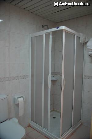 [P04] Cabina de dus din baie » foto by cdiana
 - 
<span class="allrVoted glyphicon glyphicon-heart hidden" id="av432962"></span>
<a class="m-l-10 hidden" id="sv432962" onclick="voting_Foto_DelVot(,432962,21)" role="button">șterge vot <span class="glyphicon glyphicon-remove"></span></a>
<a id="v9432962" class=" c-red"  onclick="voting_Foto_SetVot(432962)" role="button"><span class="glyphicon glyphicon-heart-empty"></span> <b>LIKE</b> = Votează poza</a> <img class="hidden"  id="f432962W9" src="/imagini/loader.gif" border="0" /><span class="AjErrMes hidden" id="e432962ErM"></span>