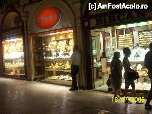 [P26] Istambul-bazarul » foto by dan sorin
 - 
<span class="allrVoted glyphicon glyphicon-heart hidden" id="av424341"></span>
<a class="m-l-10 hidden" id="sv424341" onclick="voting_Foto_DelVot(,424341,212)" role="button">șterge vot <span class="glyphicon glyphicon-remove"></span></a>
<a id="v9424341" class=" c-red"  onclick="voting_Foto_SetVot(424341)" role="button"><span class="glyphicon glyphicon-heart-empty"></span> <b>LIKE</b> = Votează poza</a> <img class="hidden"  id="f424341W9" src="/imagini/loader.gif" border="0" /><span class="AjErrMes hidden" id="e424341ErM"></span>