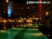 [P09] Hotelul şi piscina seara » foto by src 44
 - 
<span class="allrVoted glyphicon glyphicon-heart hidden" id="av252363"></span>
<a class="m-l-10 hidden" id="sv252363" onclick="voting_Foto_DelVot(,252363,215)" role="button">șterge vot <span class="glyphicon glyphicon-remove"></span></a>
<a id="v9252363" class=" c-red"  onclick="voting_Foto_SetVot(252363)" role="button"><span class="glyphicon glyphicon-heart-empty"></span> <b>LIKE</b> = Votează poza</a> <img class="hidden"  id="f252363W9" src="/imagini/loader.gif" border="0" /><span class="AjErrMes hidden" id="e252363ErM"></span>