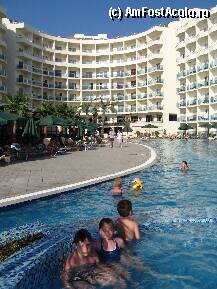 [P02] Piscina cu jacuzi. » foto by Marinela
 - 
<span class="allrVoted glyphicon glyphicon-heart hidden" id="av9005"></span>
<a class="m-l-10 hidden" id="sv9005" onclick="voting_Foto_DelVot(,9005,215)" role="button">șterge vot <span class="glyphicon glyphicon-remove"></span></a>
<a id="v99005" class=" c-red"  onclick="voting_Foto_SetVot(9005)" role="button"><span class="glyphicon glyphicon-heart-empty"></span> <b>LIKE</b> = Votează poza</a> <img class="hidden"  id="f9005W9" src="/imagini/loader.gif" border="0" /><span class="AjErrMes hidden" id="e9005ErM"></span>