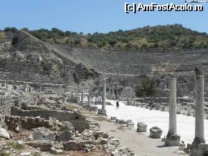 [P10] Excursie la Efes drumul spre amfiteatru » foto by big_profesor
 - 
<span class="allrVoted glyphicon glyphicon-heart hidden" id="av530686"></span>
<a class="m-l-10 hidden" id="sv530686" onclick="voting_Foto_DelVot(,530686,215)" role="button">șterge vot <span class="glyphicon glyphicon-remove"></span></a>
<a id="v9530686" class=" c-red"  onclick="voting_Foto_SetVot(530686)" role="button"><span class="glyphicon glyphicon-heart-empty"></span> <b>LIKE</b> = Votează poza</a> <img class="hidden"  id="f530686W9" src="/imagini/loader.gif" border="0" /><span class="AjErrMes hidden" id="e530686ErM"></span>
