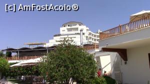 [P02] Unul din corpurile Sealight Resort. Fotografie realizată de lângă Lighthouse Pub.  » foto by ovidiuyepi
 - 
<span class="allrVoted glyphicon glyphicon-heart hidden" id="av800860"></span>
<a class="m-l-10 hidden" id="sv800860" onclick="voting_Foto_DelVot(,800860,215)" role="button">șterge vot <span class="glyphicon glyphicon-remove"></span></a>
<a id="v9800860" class=" c-red"  onclick="voting_Foto_SetVot(800860)" role="button"><span class="glyphicon glyphicon-heart-empty"></span> <b>LIKE</b> = Votează poza</a> <img class="hidden"  id="f800860W9" src="/imagini/loader.gif" border="0" /><span class="AjErrMes hidden" id="e800860ErM"></span>