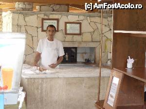 [P11] Aici am servit pizza turcească cu carne de pui sau miel.  » foto by velker tiberiu
 - 
<span class="allrVoted glyphicon glyphicon-heart hidden" id="av422128"></span>
<a class="m-l-10 hidden" id="sv422128" onclick="voting_Foto_DelVot(,422128,217)" role="button">șterge vot <span class="glyphicon glyphicon-remove"></span></a>
<a id="v9422128" class=" c-red"  onclick="voting_Foto_SetVot(422128)" role="button"><span class="glyphicon glyphicon-heart-empty"></span> <b>LIKE</b> = Votează poza</a> <img class="hidden"  id="f422128W9" src="/imagini/loader.gif" border="0" /><span class="AjErrMes hidden" id="e422128ErM"></span>