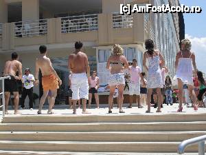 [P17] La dans alături de echipa de animatori.  » foto by velker tiberiu
 - 
<span class="allrVoted glyphicon glyphicon-heart hidden" id="av422134"></span>
<a class="m-l-10 hidden" id="sv422134" onclick="voting_Foto_DelVot(,422134,217)" role="button">șterge vot <span class="glyphicon glyphicon-remove"></span></a>
<a id="v9422134" class=" c-red"  onclick="voting_Foto_SetVot(422134)" role="button"><span class="glyphicon glyphicon-heart-empty"></span> <b>LIKE</b> = Votează poza</a> <img class="hidden"  id="f422134W9" src="/imagini/loader.gif" border="0" /><span class="AjErrMes hidden" id="e422134ErM"></span>