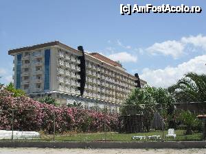 [P08] Hotel Ephesia văzut de pe plajă.  » foto by velker tiberiu
 - 
<span class="allrVoted glyphicon glyphicon-heart hidden" id="av422125"></span>
<a class="m-l-10 hidden" id="sv422125" onclick="voting_Foto_DelVot(,422125,217)" role="button">șterge vot <span class="glyphicon glyphicon-remove"></span></a>
<a id="v9422125" class=" c-red"  onclick="voting_Foto_SetVot(422125)" role="button"><span class="glyphicon glyphicon-heart-empty"></span> <b>LIKE</b> = Votează poza</a> <img class="hidden"  id="f422125W9" src="/imagini/loader.gif" border="0" /><span class="AjErrMes hidden" id="e422125ErM"></span>