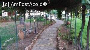 [P07] aleea care ducea la Casa vinului » foto by elenaadina
 - 
<span class="allrVoted glyphicon glyphicon-heart hidden" id="av988256"></span>
<a class="m-l-10 hidden" id="sv988256" onclick="voting_Foto_DelVot(,988256,224)" role="button">șterge vot <span class="glyphicon glyphicon-remove"></span></a>
<a id="v9988256" class=" c-red"  onclick="voting_Foto_SetVot(988256)" role="button"><span class="glyphicon glyphicon-heart-empty"></span> <b>LIKE</b> = Votează poza</a> <img class="hidden"  id="f988256W9" src="/imagini/loader.gif" border="0" /><span class="AjErrMes hidden" id="e988256ErM"></span>