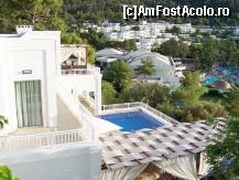 [P10] O vila cu piscina privata (si transfer cu masinuta). In planul indepartat cladiri in care sunt camere standard si piscinele de langa plaja. » foto by markator
 - 
<span class="allrVoted glyphicon glyphicon-heart hidden" id="av134836"></span>
<a class="m-l-10 hidden" id="sv134836" onclick="voting_Foto_DelVot(,134836,233)" role="button">șterge vot <span class="glyphicon glyphicon-remove"></span></a>
<a id="v9134836" class=" c-red"  onclick="voting_Foto_SetVot(134836)" role="button"><span class="glyphicon glyphicon-heart-empty"></span> <b>LIKE</b> = Votează poza</a> <img class="hidden"  id="f134836W9" src="/imagini/loader.gif" border="0" /><span class="AjErrMes hidden" id="e134836ErM"></span>