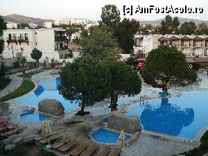[P01] ROYAL PALM AREA - Piscinele hotelului văzute din balcon » foto by nicole33
 - 
<span class="allrVoted glyphicon glyphicon-heart hidden" id="av345467"></span>
<a class="m-l-10 hidden" id="sv345467" onclick="voting_Foto_DelVot(,345467,246)" role="button">șterge vot <span class="glyphicon glyphicon-remove"></span></a>
<a id="v9345467" class=" c-red"  onclick="voting_Foto_SetVot(345467)" role="button"><span class="glyphicon glyphicon-heart-empty"></span> <b>LIKE</b> = Votează poza</a> <img class="hidden"  id="f345467W9" src="/imagini/loader.gif" border="0" /><span class="AjErrMes hidden" id="e345467ErM"></span>